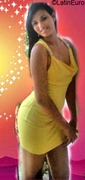 Date this passionate Dominican Republic girl Digna from Santo Domingo DO22615