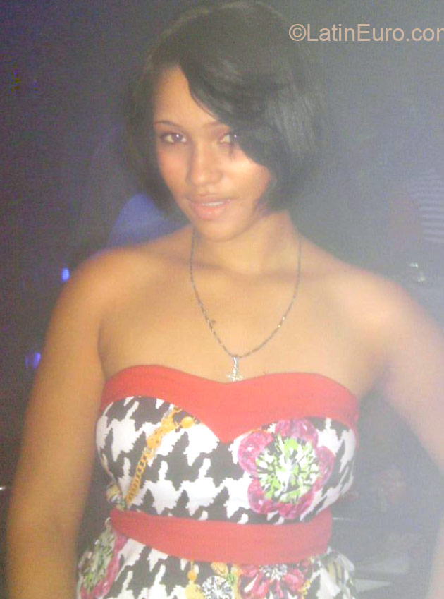 Date this exotic Dominican Republic girl Diana from Santo Domingo DO23873