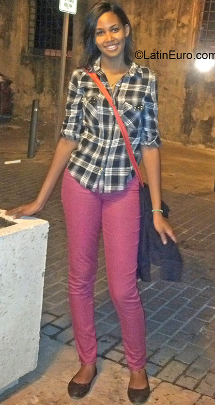 Date this beautiful Dominican Republic girl Johana from Santo Domingo DO22637