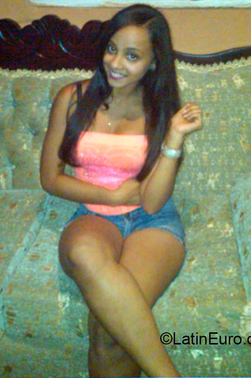 Date this passionate Dominican Republic girl Noemi from Santiago DO22638