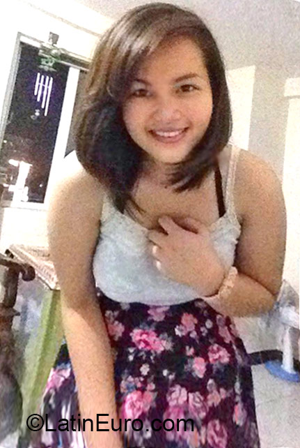 Date this delightful Philippines girl Yvette from Manila PH797