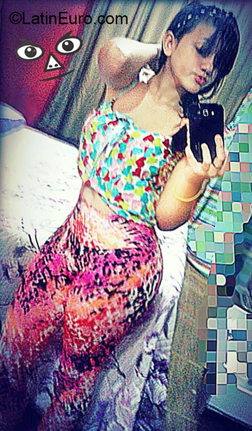 Date this hard body Brazil girl Leticia from Breu Branco BR9390