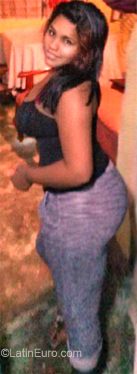 Date this charming Dominican Republic girl Loreis from Santo Domingo DO22653