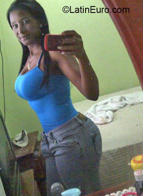 Date this hot Dominican Republic girl Carhla from San Pedro de Macoris DO22674