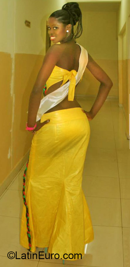 Date this beautiful Brazil girl Wini from Fortaleza BR9395