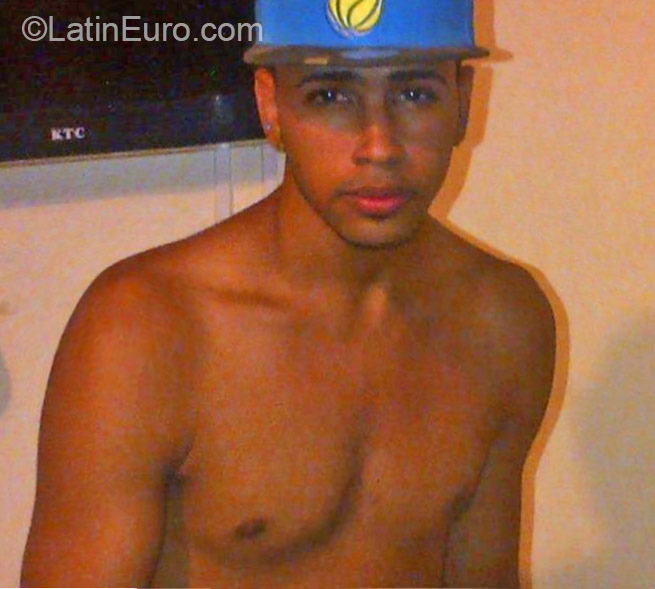 Date this sultry Dominican Republic man Chris from Santiago DO22682