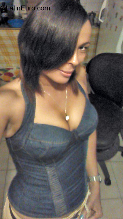 Date this athletic Dominican Republic girl Mari from San Pedro De Macoris DO22711
