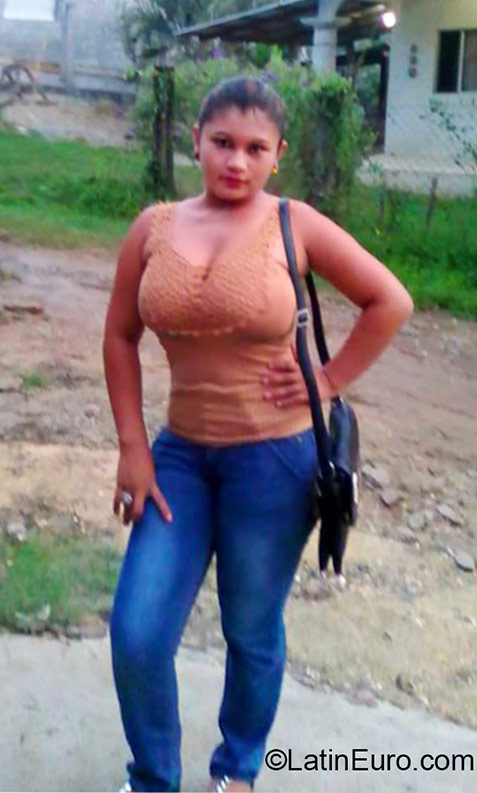 Date this athletic Honduras girl Claudia from Tegucigalpa HN1593