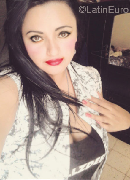 Date this voluptuous Honduras girl Lesly from Tegucigalpa HN1636