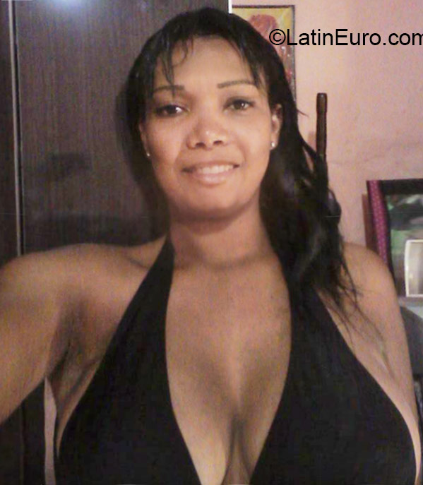 Date this sensual Brazil girl Flavia from Rio De Janeiro BR9403