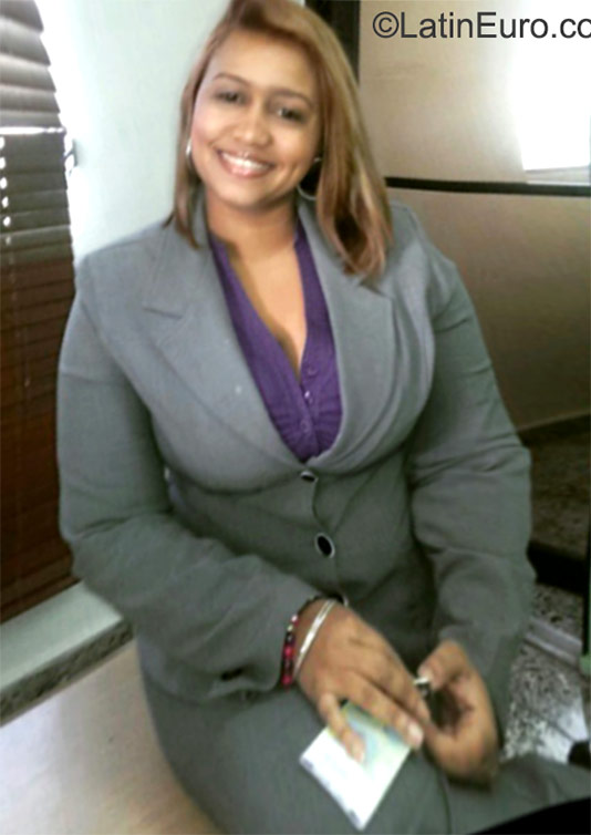 Date this happy Dominican Republic girl Amelia from Hato mayor del rey DO22857