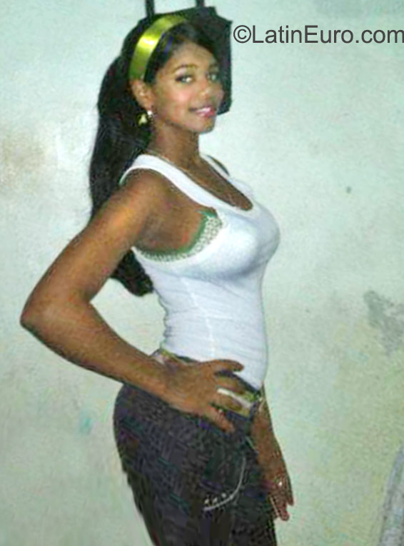 Date this attractive Dominican Republic girl Robali from Santo Domingo DO22859