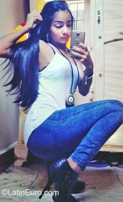 Date this foxy Dominican Republic girl Yinei from Santo Domingo DO22880