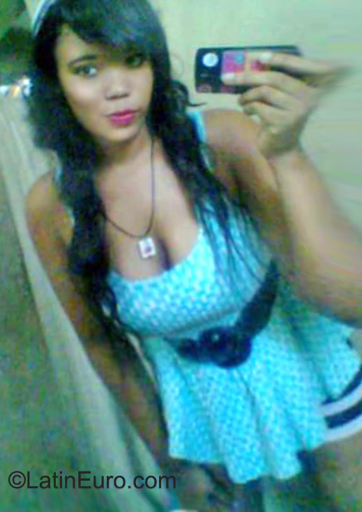 Date this beautiful Dominican Republic girl Ariany from Santo Domingo DO22881