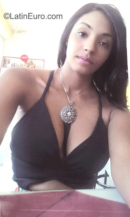 Date this sensual Dominican Republic girl Carlina from San francisco de macoris DO22883