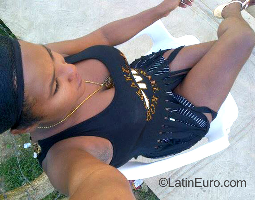 Date this passionate Dominican Republic girl Dahiana from Santo Domingo DO22890