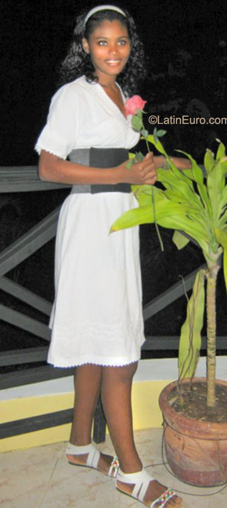 Date this gorgeous Dominican Republic girl Jennifer from Santo Domingo DO22898