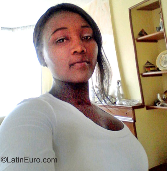 Date this pretty Colombia girl Brigete from Bogota CO17822