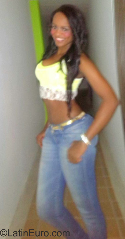 Date this charming Colombia girl Alejandra from Cali CO17828