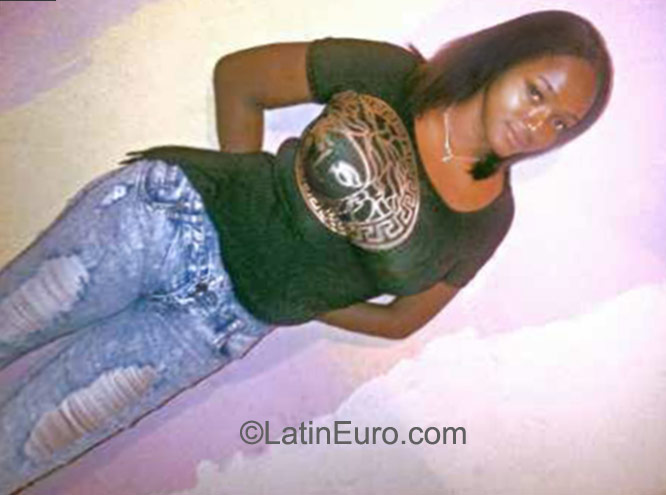 Date this foxy Dominican Republic girl Lina from Santo Domingo DO22929