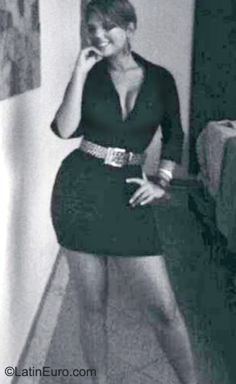 Date this stunning Venezuela girl Stephany from Caracas VE598