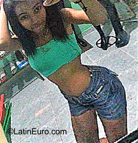 Date this happy Dominican Republic girl Yarlin from Santo Domingo DO22948