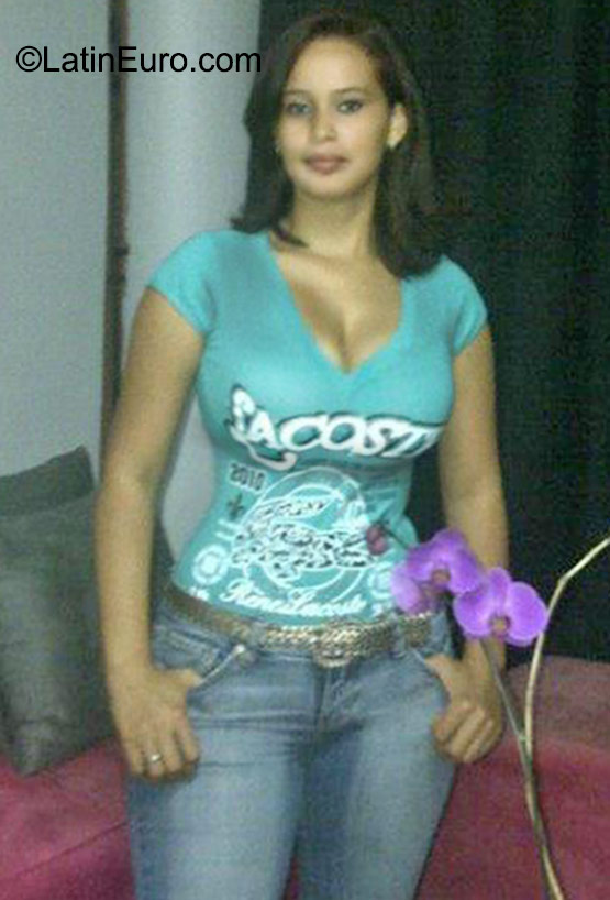 Date this tall Dominican Republic girl Angie85 from Santiago DO22964