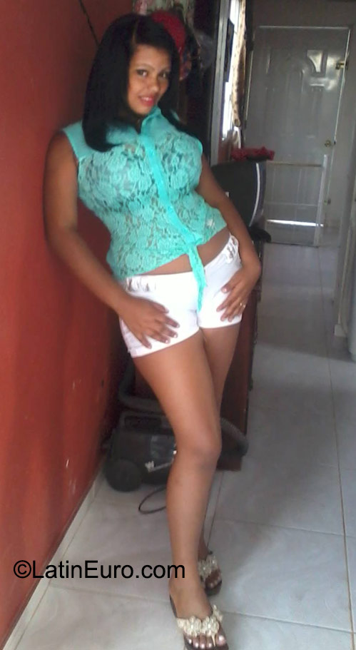 Date this hard body Dominican Republic girl Eunice from La Vega DO22976