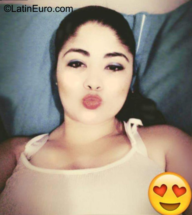 Date this nice looking Honduras girl Stephanie from San Pedro Sula HN1645