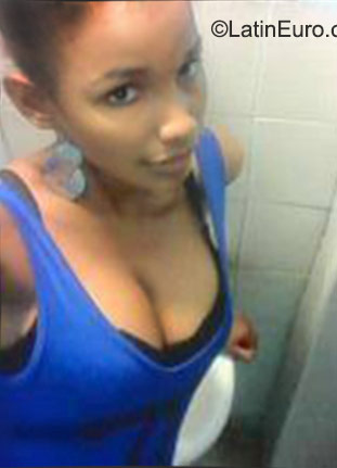 Date this sultry Dominican Republic girl Yasleidy from Santo Domingo DO23000