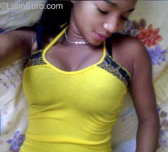 Date this fun Dominican Republic girl Chantal from Spm DO23004