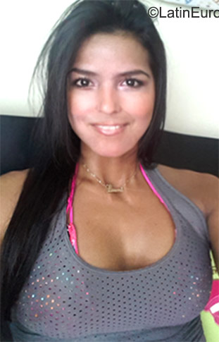 Date this georgeous Colombia girl Laura from Bogota CO17896