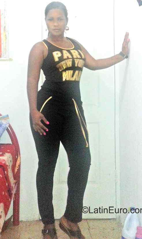 Date this charming Colombia girl Yaraldes from Panama City CO17897