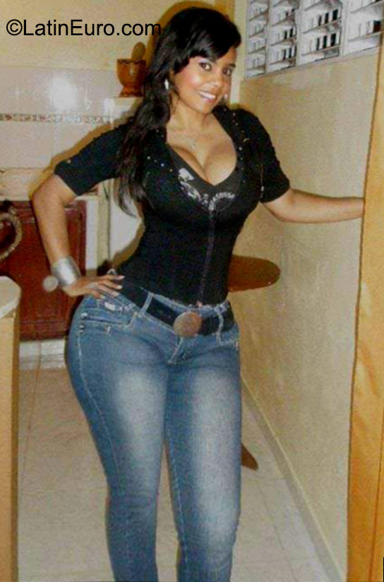 Date this nice looking Dominican Republic girl Elsa from Santiago DO23043