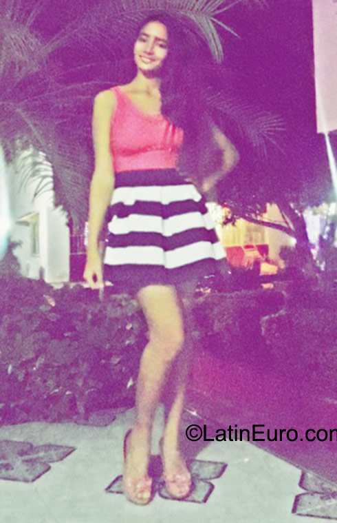 Date this tall Colombia girl Adriana from Barranquilla CO17914