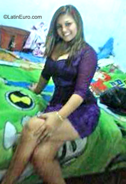 Date this happy Peru girl Nilda from Lima PE1070