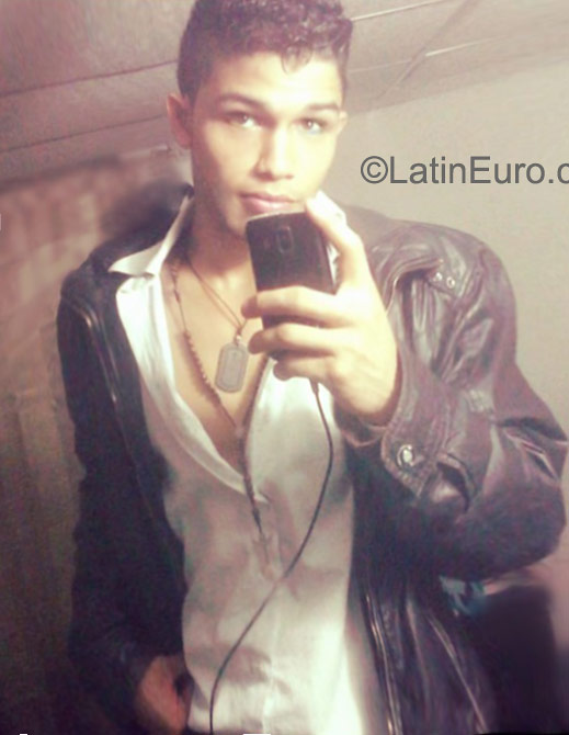 Date this georgeous Venezuela man Brian from Merida VE623
