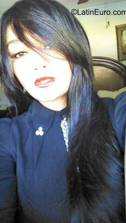 Date this nice looking Dominican Republic girl Leverit from Santiago DO23173