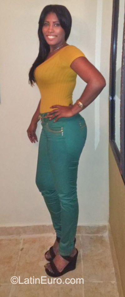 Date this voluptuous Dominican Republic girl Sara from Santiago DO23191