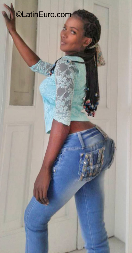 Date this georgeous Colombia girl Amy from Medellin CO17988