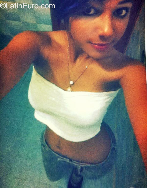 Date this stunning Dominican Republic girl Jaivela from Santo Domingo DO23209