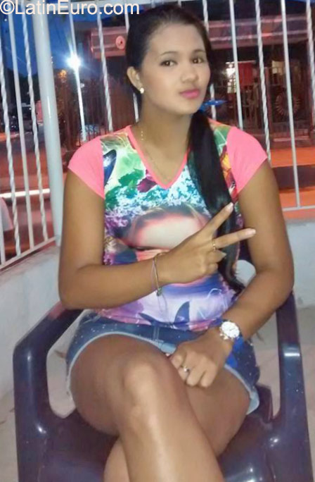 Date this hot Colombia girl Yanaris from Barranquilla CO18003