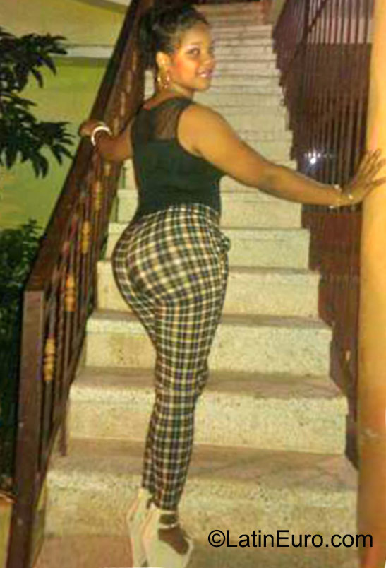 Date this young Dominican Republic girl Sara from Santo Domingo DO23240