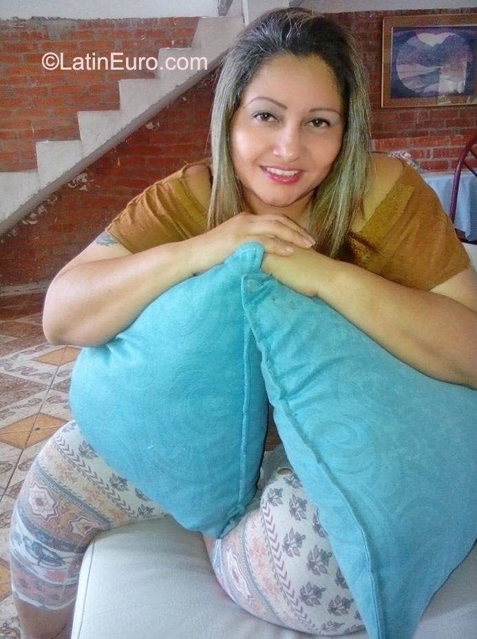 Date this stunning Colombia girl Francie from Cali CO18020