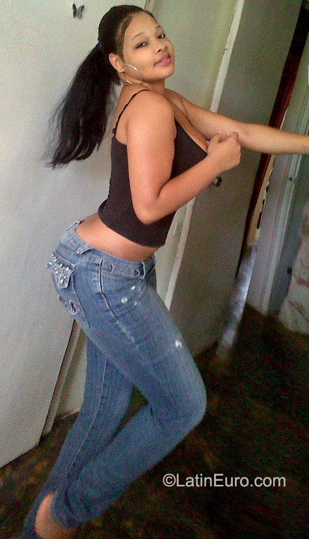 Date this young Dominican Republic girl Yurlinas from Santo Domingo DO23281