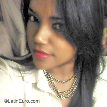 Date this exotic Dominican Republic girl Dary from Santo Domingo DO23289