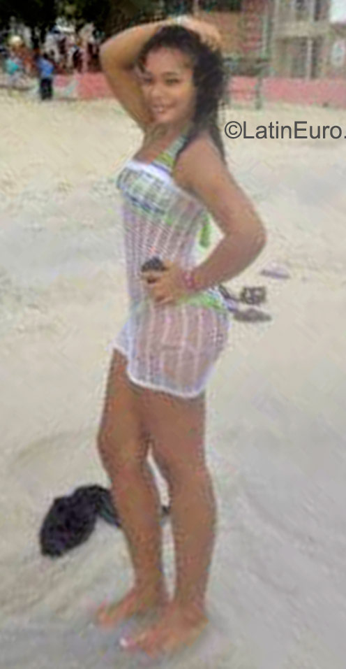 Date this fun Dominican Republic girl Carolina from Santo Domingo DO23301