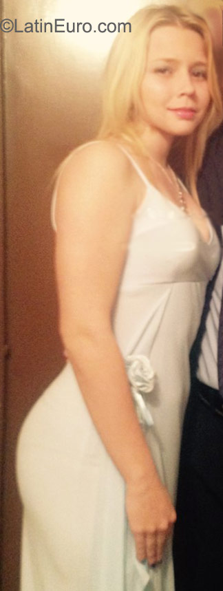 Date this attractive Colombia girl Carolina from Bogota CO18037