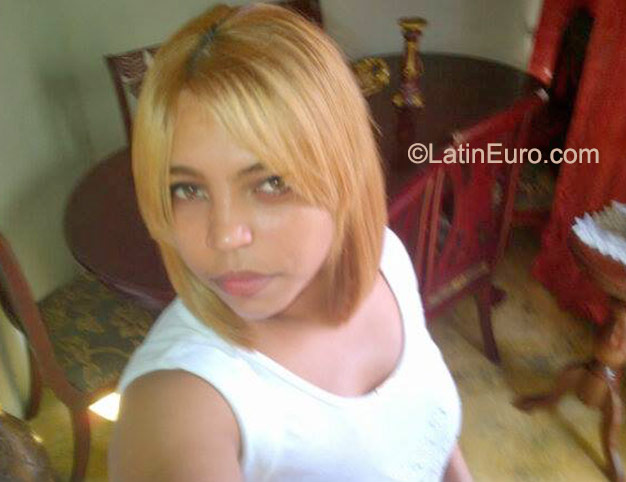 Date this nice looking Dominican Republic girl Yulizia from hato mayor DO23334