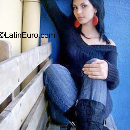 Date this voluptuous Honduras girl Sidia from Tegucigalpa HN1716